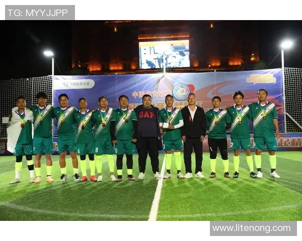 当足球遇上激情绿茵场世界各地球迷共同谱写荣耀与梦想的篇章